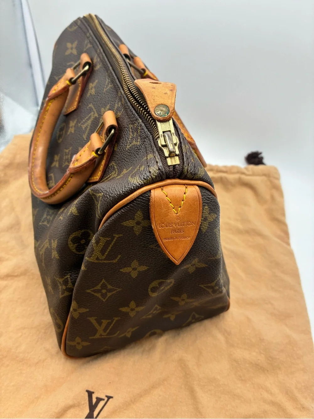 Louis Vuitton Monogram speedy 25 bag with LV dust bag & lock & key discontinued